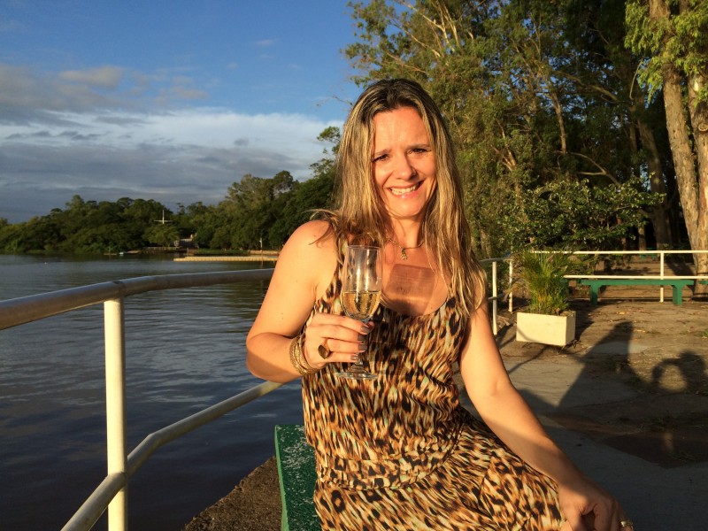  A associada Vanessa Marodin prestigiou a primeira edição do ano do Happy Hour da Ilha do Pavão  