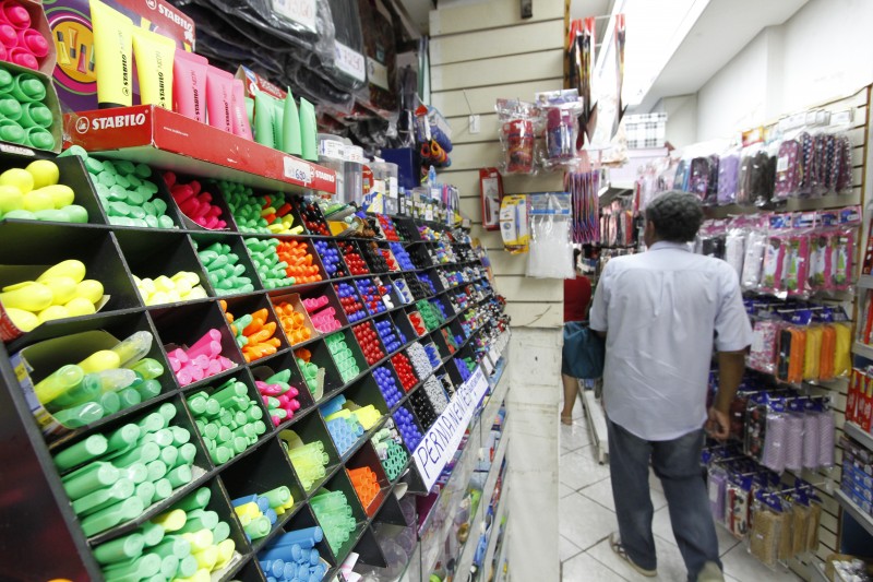  Compra de  material escolar.  