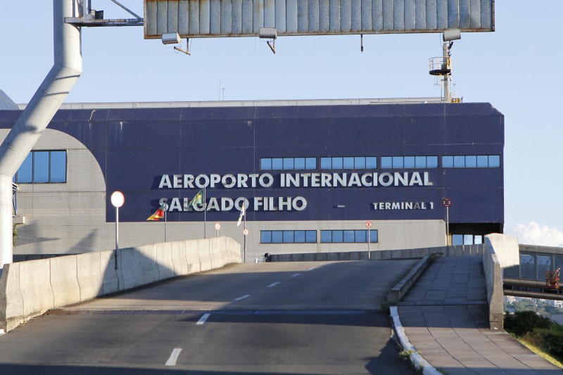 O aeroporto Salgado Filho, em Porto Alegre, também teve paralisação de 2h nesta quarta-feira