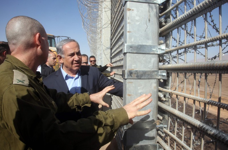  an army officer during a visit to  the construction site of a new military border fence between Israel and Jordan, on February 9, 2016.   Israel has begun construction on a security fence along its border with Jordan, the defence ministry announced, its latest such barrier intended to keep out illegal migrants and militants. The barrier will be 30 kilometres (19 miles) long between the resort city of Eilat and the site of the Sands of Samar and will cost 300 million shekels ($75 million, 70 million euros), according Israeli authorities. / AFP / POOL / MARC ISRAEL SELLEM  