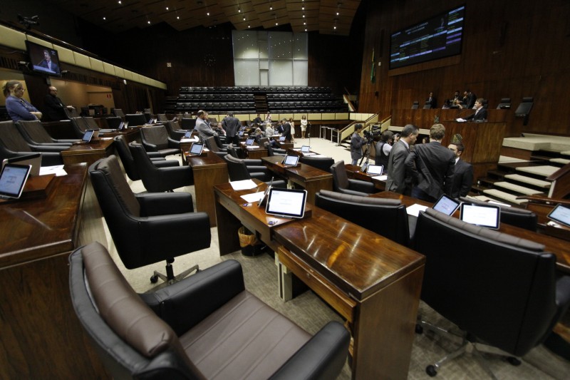 Apenas 40 dos 55 deputados estaduais registraram presença no plenário da Casa