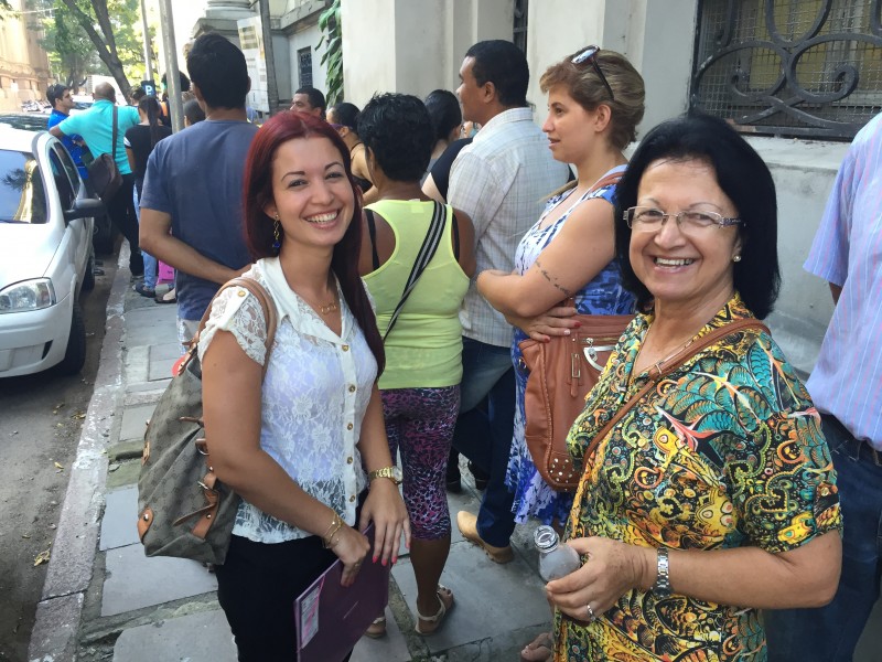 Mais de 6 mil pessoas em fila para mais de 2 mil vagas ofertadas em agência do Sine de Porto Alegre 