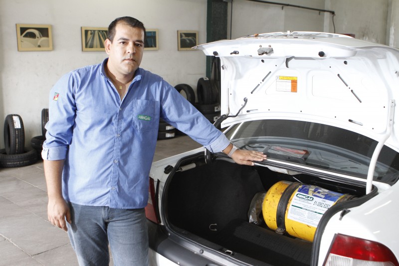  JC LOGISTICA  USO DE GÁS NATURAL VEICULAR. EMPRESA QUE INSTALA KITS. NA FOTO: ALEXANDRE MEDITSCH,  