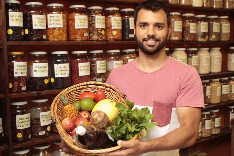  Entrevista com o proprietário da empresa Viver Bem Alimentos, Brunno Ardissone. A proposta da Viver Bem Alimentos é levar até o consumidor alimentos isentos de agrotóxicos e aditivos químicos.    NA FOTO: Brunno Ardissone  