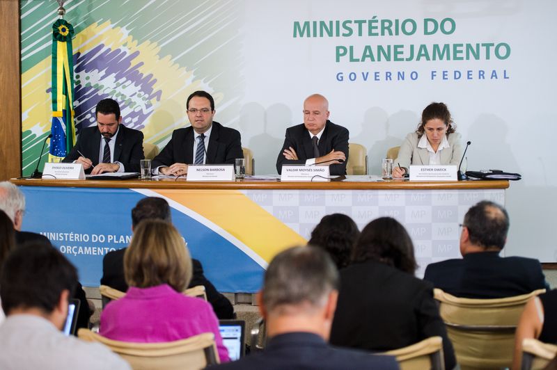 Nelson Barbosa e Valdir Simão anunciam os cortes no Orçamento