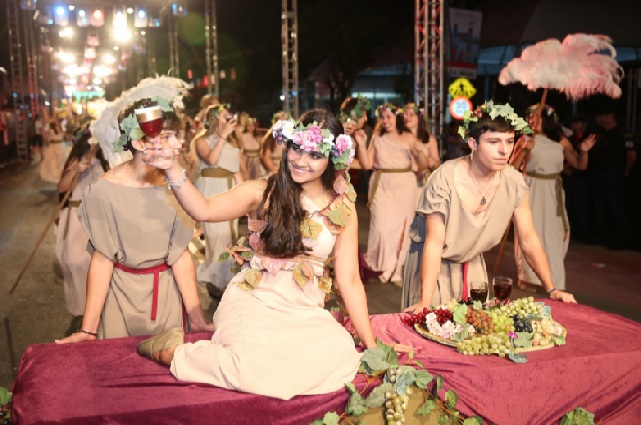 Festa Nacional da Uva desfile em Caxias do Sul 