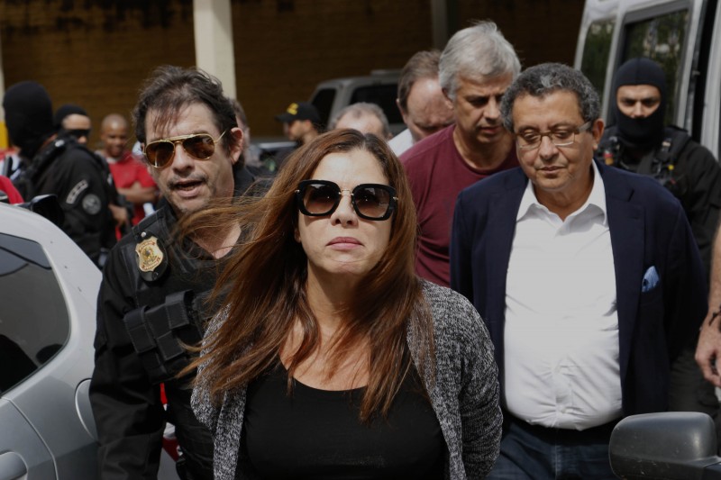  PR - LAVA-JATO-MARQUETEIRO-PT-ESPOSA-PRISÃO - GERAL - O marqueteiro do PT, João Santana e sua esposa Monica Moura (foto) chegam na Superintendência da Polícia Federal em Curitiba (PR), após serem presos durante a 23ª fase da Operação Lava Jato, nesta terça-feira (23). A operação investiga desvios de dinheiro na Petrobras. 23/02/2016 - Foto: CASSIANO ROSÁRIO/FUTURA PRESS/FUTURA PRESS/ESTADÃO CONTEÚDO   PR - LAVA-JATO-MARQUETEIRO-PT-ESPOSA-PRISÃO - GERAL - O marqueteiro do PT, João Santana e sua esposa Monica Moura (foto) chegam na Superintendência da Polícia Federal em Curitiba (PR), após serem presos durante a 23ª fase da Operação Lava Jato, nesta terça-feira (23). A operação investiga desvios de dinheiro na Petrobras. 23/02/2016 - Foto: CASSIANO ROSÁRIO/FUTURA PRESS/FUTURA PRESS/ESTADÃO CONTEÚDO  
