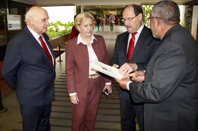  Governador  José Ivor Sartori com os senadores, Lasier Martins, Ana Amélia e Paulo Paim  