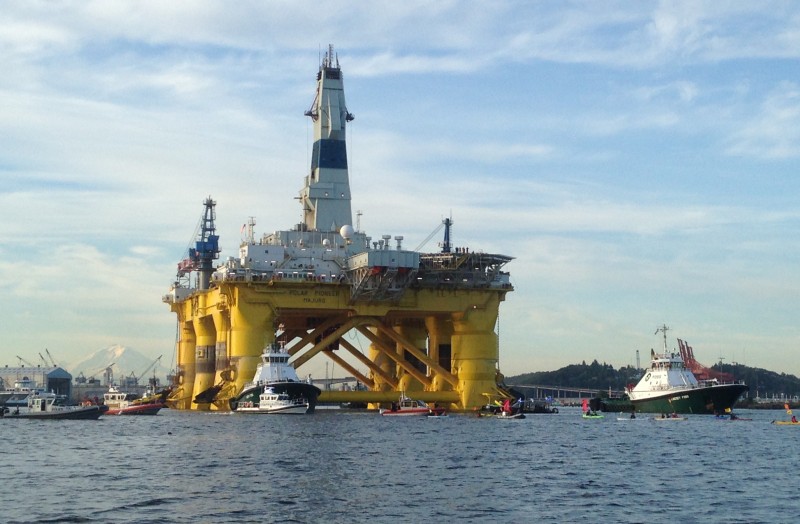  THIS JUNE 15, 2015 PHTO SHOWS KAYAKERS TRYING TO BLOCK THE DEPARTURE OF THE SHELL OIL ?POLAR PIONEER? RIG PLATFORM AS IT MOVED FROM ELLIOTT BAY IN SEATTLE, WASHINGTON.  GREENPEACE ACTIVISTS PADDLING IN KAYAKS FORMED A BLOCKADE MONDAY TO KEEP A MAMMOTH SHELL OIL RIG FROM DEPARTING FROM SEATTLE ON A MISSION TO DRILL IN THE ARCTIC. DOZENS OF BOATS ASSEMBLED IN AN ARC AROUND THE TOWERING YELLOW AND WHILE POLAR PIONEER BEFORE DAWN AS TUG BOATS WERE PREPARING TO EMBARK ON THE SLOW JOURNEY NORTH TO WATERS OFF ALASKA, SAID JOHN HOCEVAR, A GREENPEACE ACTIVIST WHO WAS ALSO ONE OF THE KAYAKERS.  AFP PHOTO / TIM EXTON  
