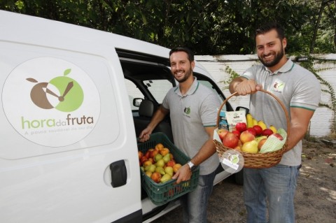  Gera��oE - Hora da Fruta, neg�cio que entrega lanches saud�veis em empresas.     Na foto:  e/d: Fabio Terres Teixeira  e  Alan Rescia Costa ( s�cios )  