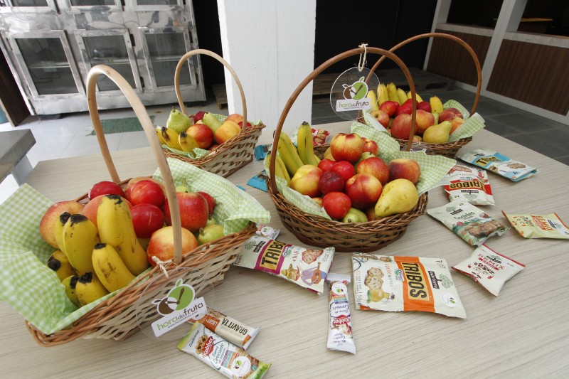 Cestas levam frutas, cookies e salgadinhos orgânicos Foto: MARCO QUINTANA/JC