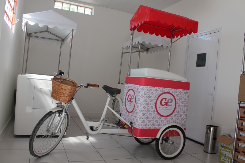 Gera&ccedil;&atilde;oE serviu de modelo para a adesivagem Foto: Mauro Schneider/Especial/JC