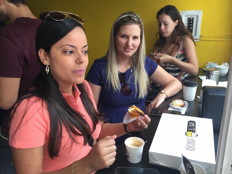 Cliente Gabrielle Figueiredo vai pela primeira vez &agrave; confeitaria Amo.Te Lisboa Foto: Patr&iacute;cia Comunello/Especial/JC