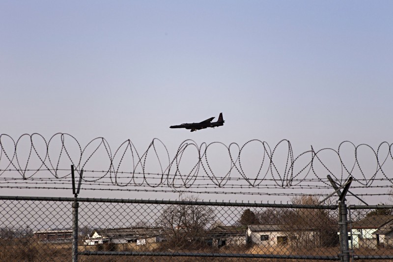  A US military U2 reconnaissance aircraft lands at the Osan US military air base south of Seoul on March 6, 2016.  South Korea will soon announce its own tougher sanctions on North Korea, an official said, a move set to further heighten tensions as Seoul and Washington begin their largest-ever joint military exercise. / AFP / YELIM LEE  