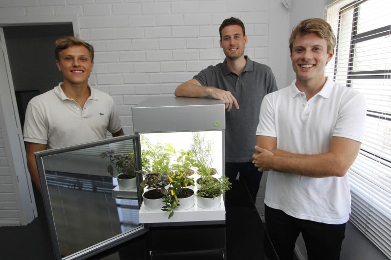 Kollmann, Haeffner e Mattioda esperam faturar R$ 600 mil com a produ&ccedil;&atilde;o dos aparelhos neste ano Foto: MARCO QUINTANA/JC