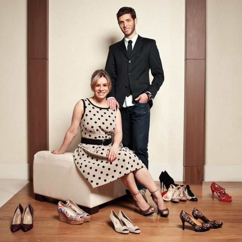 T�nia e Kray s�o s�cios na empresa que foca em pessoas de p�s pequenos