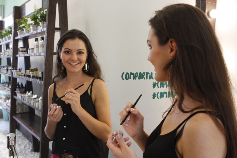 A loja no Paseo � o primeiro neg�cio de Ver�nica