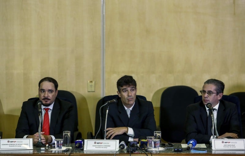 Araújo, Conserino e Blat negaram em entrevista coletiva ter motivação política no caso