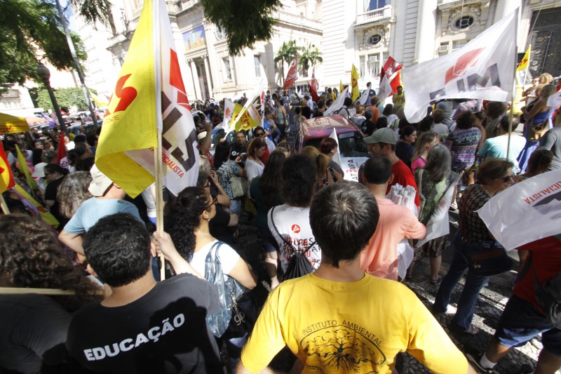  Protesto de núcleos do Cpers na frente do Palácio Piratini    na foto: Cpers realiza ato em frente ao Piratini  