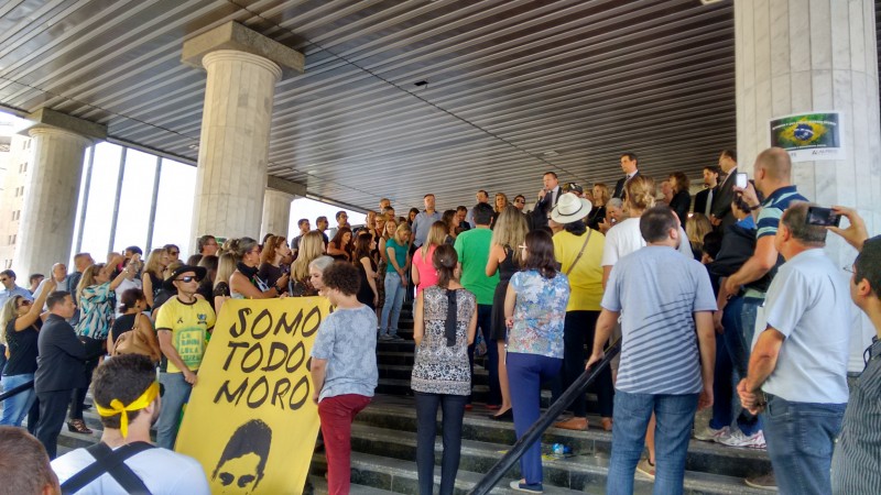 Ajufe promoveu atos nas sedes da Justiça Federal em diversas cidades brasileiras, em defesa a Sérgio Moro; em Porto Alegre, manifestação foi no bairro Praia de Belas