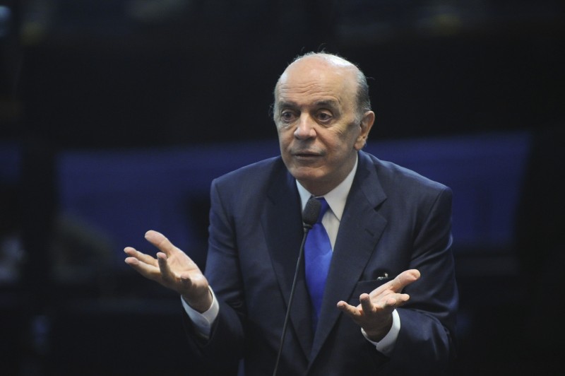  Senador José Serra no plenário durante votação das mudanças no pré-sal no dia 24 de fev  