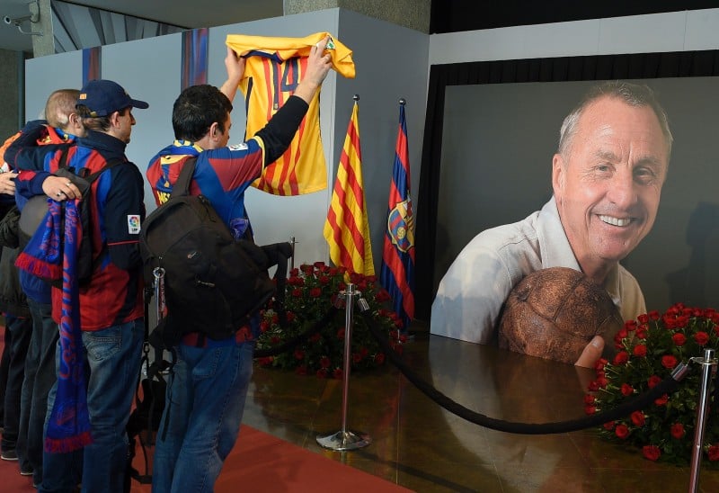 Barcelona abriu memorial ao eterno craque holandês, que faleceu na quinta-feira