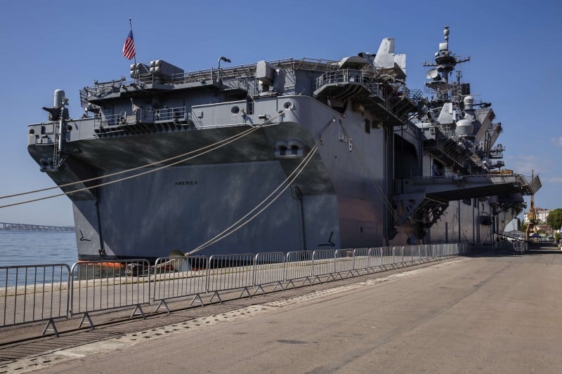  ONE OF THE LATEST US NAVY VESSELS, THE USS AMERICA (LHA6), IS SEEN DOCKED AT PIER MAUA IN RIO DE JANEIRO ON AUGUST 6, 2014. THE SHIP IS ON ITS MAIDEN VOYAGE AROUND THE AMERICAS. AFP PHOTO/EDUARDO MARTINO  