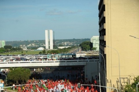 Em Brasília, manifestantes carregaram faixa com a inscrição 'não vai ter golpe'