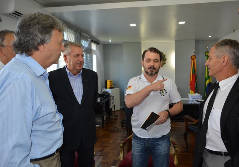 Posse dos novos secret&aacute;rios municipais da Prefeitura de Porto Alegre cerim&ocirc;nia realizada no Teatro Renascen&ccedil;a