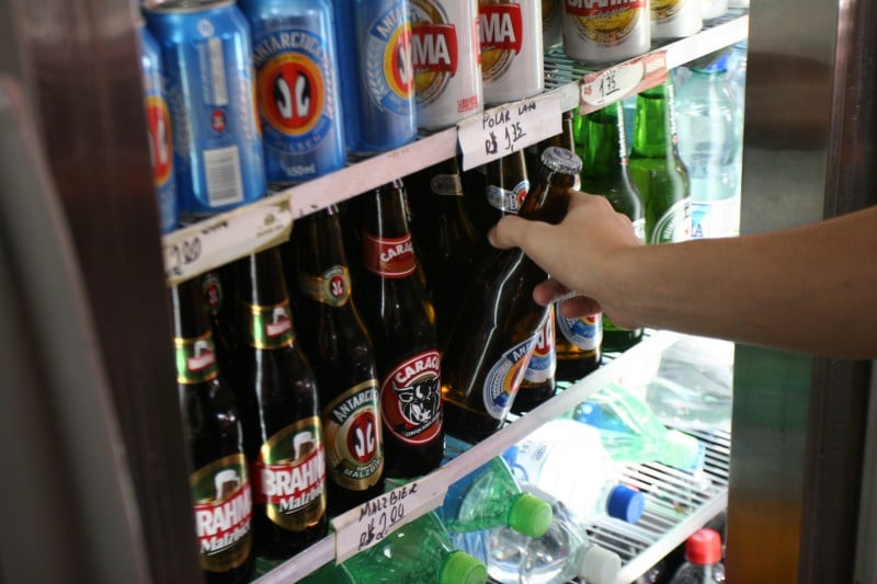 Aumentos de impostos estaduais sobre cerveja contribuíram para elevar os preços do produtos 