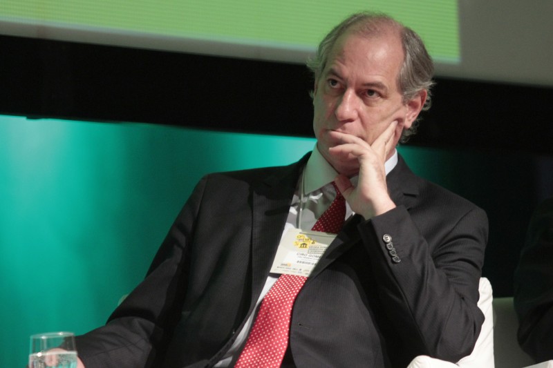 Ciro Gomes diz que a decisão de se tornar candidato em 2018 ainda requer muita reflexão
