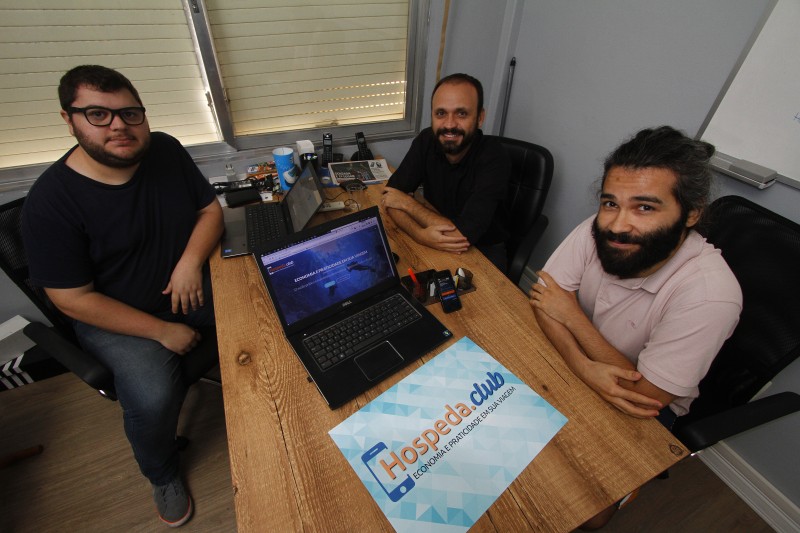 S�cios esperam chegar a 5 mil hot�is e 10 mil h�spedes cadastrados at� o fim de 2016 