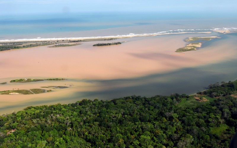 Os restos de mineração atingem córregos da bacia do Rio Doce