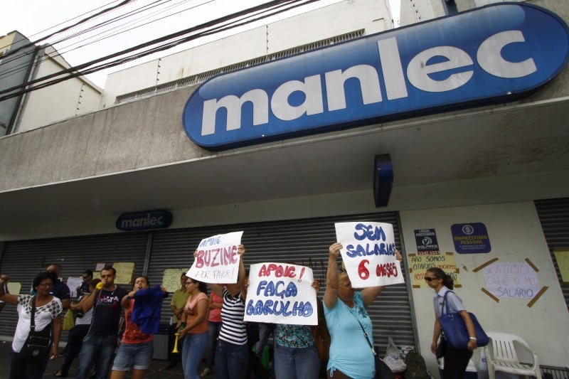 Empregados reclamam de seis meses de salários, benefícios e direitos atrasados
