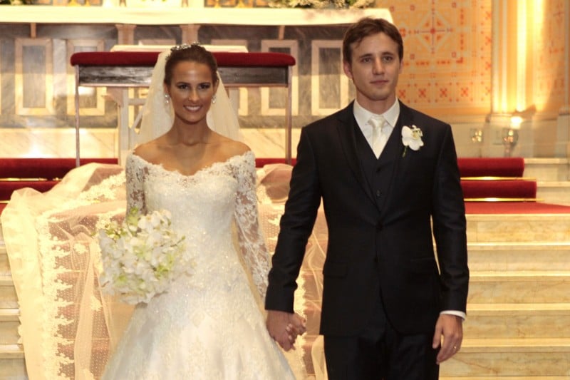 Os noivos Julia Jardim Tellechea e Renato Bortoncello Nahas