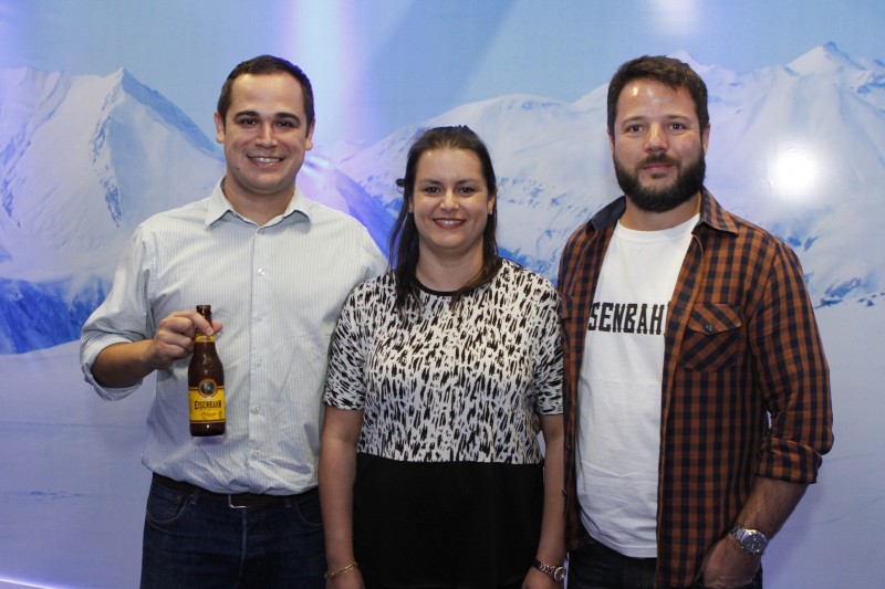 Gelado
Bruno Barbosa Ibargoyen, Karina Pereira de Freitas e Santiago Troyano da Brasil Kirin 
 
