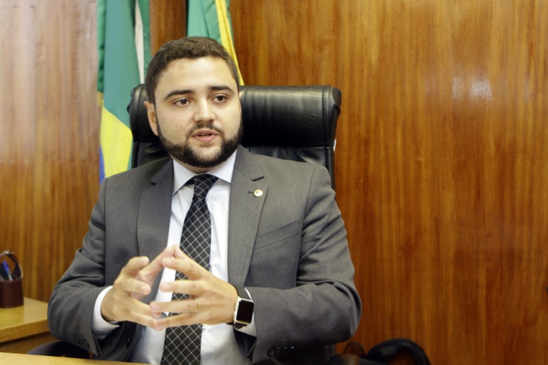 Informações privilegiadas beneficiam ex-governadores em ações contra máquina pública, diz Souza