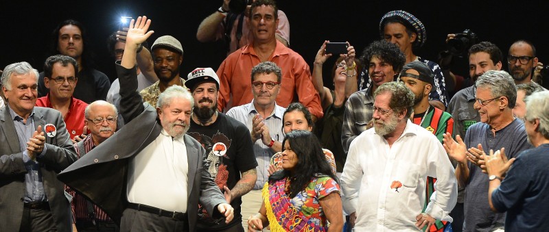  Rio de Janeiro - O ex-presidente Lula no lançamento do Manifesto Cultura pela Democracia, com artistas e intelectuais contra o processo de impeachment da presidenta Dilma (Fernando Frazão/Agência Brasil)  