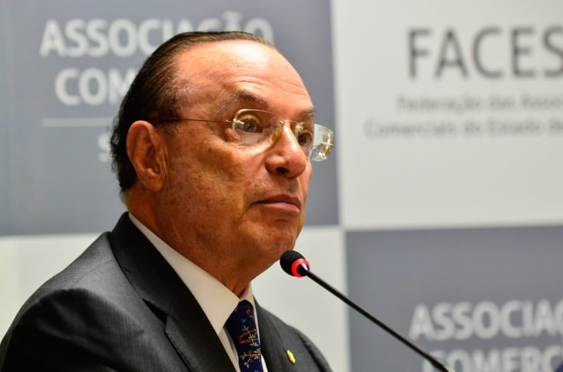 Quando estava na lista, Maluf poderia ser preso se viajasse para um dos 188 países onde a Interpol atua.