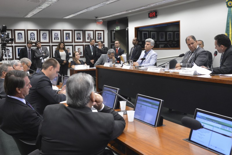 O secretário de Finanças e Administração da Contag, Aristides Veras dos Santos, participam de audiência pública na CPI da Funai