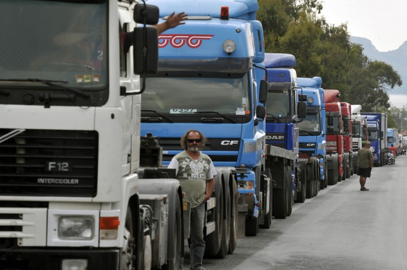  Bloqueio de rodovias com veículos teria sido para punir caminhoneiros por protesto