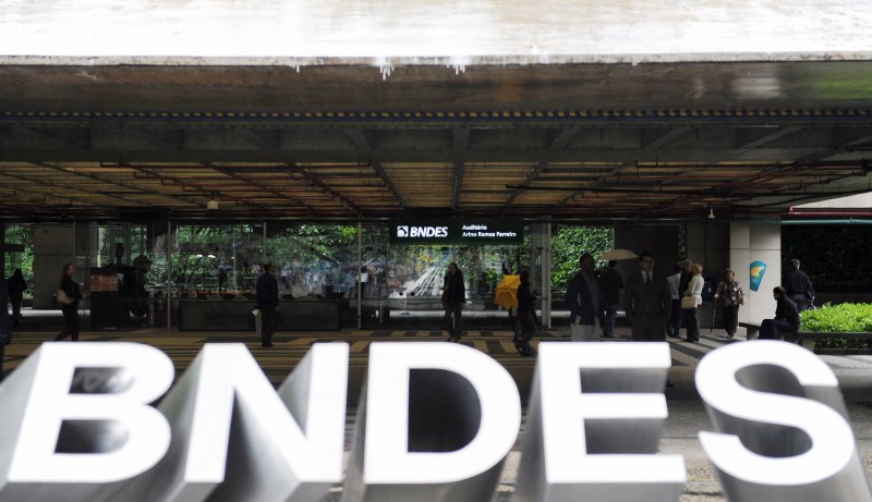  THE MAIN ENTRANCE TO THE STATE-OWNED BRAZILIAN DEVELOPMENT BANK (BNDES) IN RIO DE JANEIRO, BRAZIL, ON JULY 4, 2011. THE BNDES WILL SUPPORT THE FUSION OF CARREFOUR AND CBD-PAO DE ACUCAR IN BRAZIL ONLY IF ALL SIDES INVOLVED, INCLUDED CASINO, AGREE TO DO IT IN A 