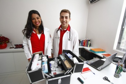 Greiciane Carati e Wilem Daminelli (foto) s&atilde;o enfermeiros e s&oacute;cios da Sa&uacute;de em Casa, junto ao advogado Mateus Cristiano Martins