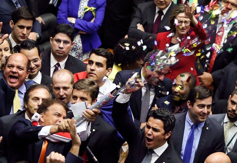 Oposição garantiu os dois terços dos votos, garantindo a abertura do processo de impeachment