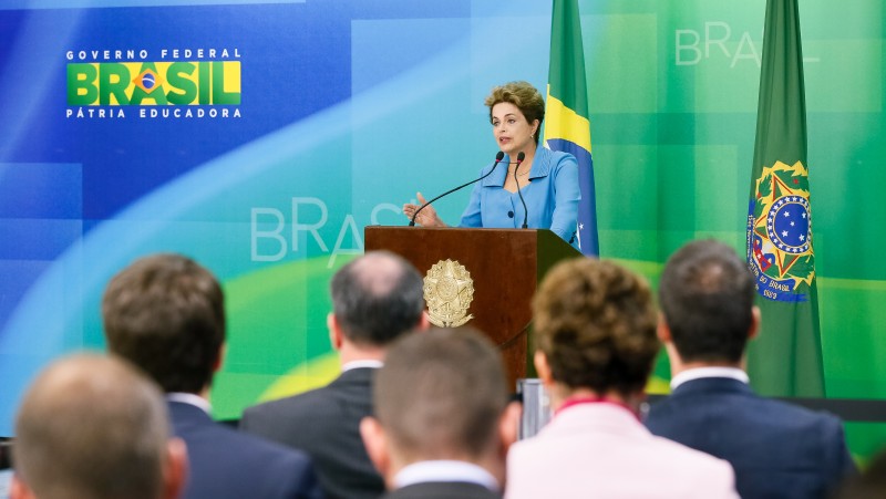  Dilma Rousseff admite apresentar projeto para antecipar eleições