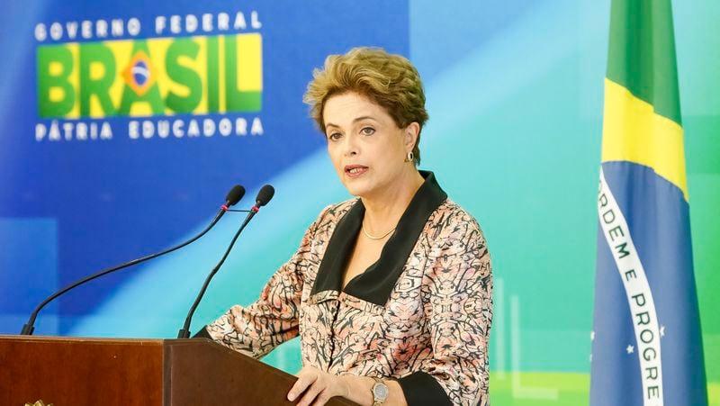 A presidenta Dilma Rousseff em entrevista a veículos estrangeiros no Palácio do Planalto