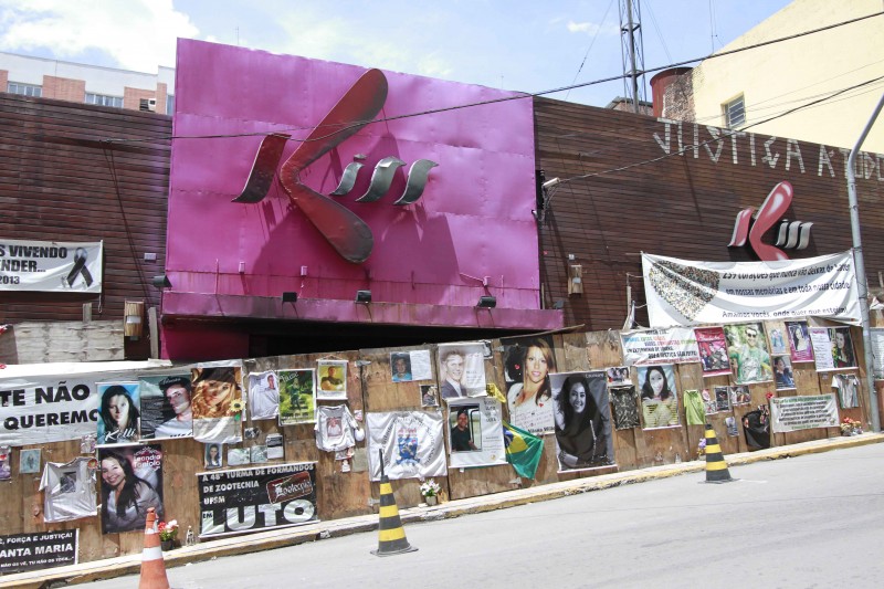 Oito anos, dez meses e quatro dias depois, réus começam a ser julgado por tragédia