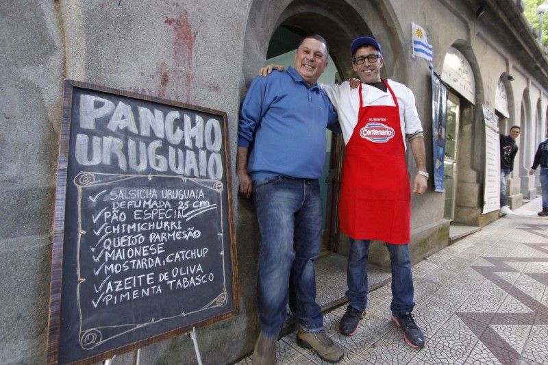 Pancho Uruguaio, no viaduto da Borges, oferece verdadeiro sabor castelhano Foto: ANTONIO PAZ/JC