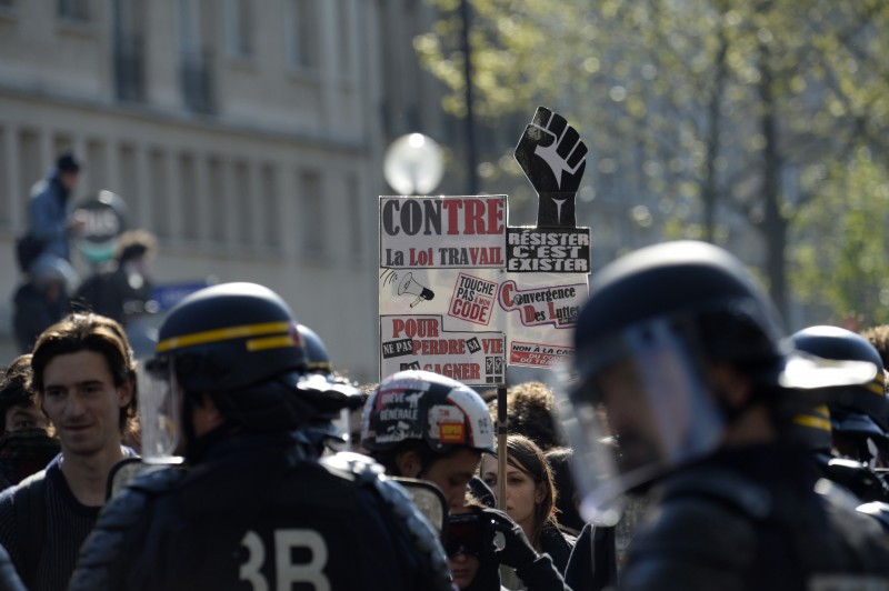 Na França, os protestos ocorrem em meio a luta contra uma reforma trabalhista