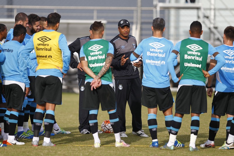 Jogadores  realizam treino durante a tarde desta segunda-feira, na preparacao para a Taca Libertadores da America